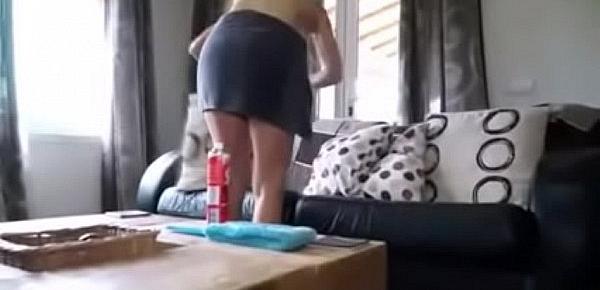  mom downblouse clean the house